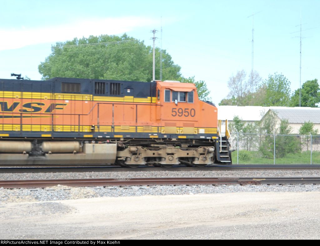 BNSF 5950